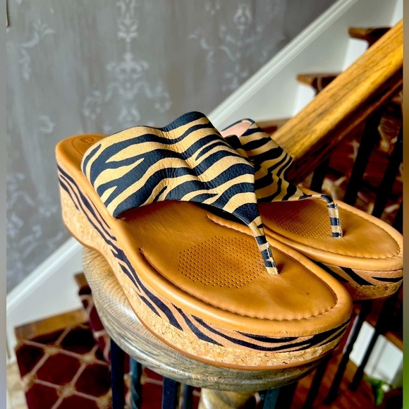 Corso Como ladies giraffe, print slip on thong style sandal size 10. Exc cond. - Picture 2 of 12